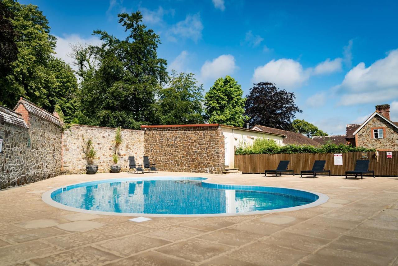 The Mole Resort - Hotel Rooms Umberleigh ภายนอก รูปภาพ